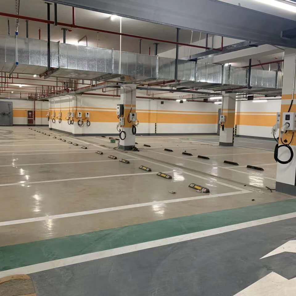 車庫(kù)壁掛式電動(dòng)汽車充電樁